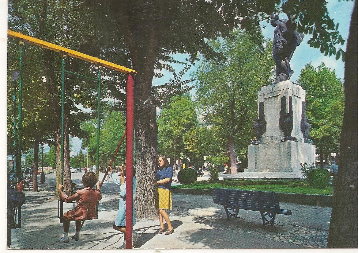 L'AQUILA - VILLA COMUNALE E MONUMENTO AI CADUTI - V1969