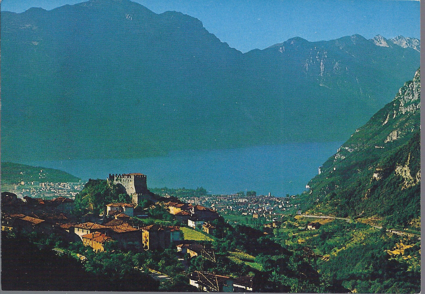 TENNO CON IL CASTELLO E VEDUTA PARZIALE DI RIVA DEL GARDA -