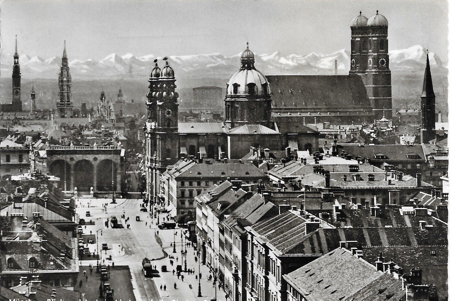 MONACO DI BAVIERA/MÜNCHEN - BLICK V.LUDWIGSKIRCHE AUF D