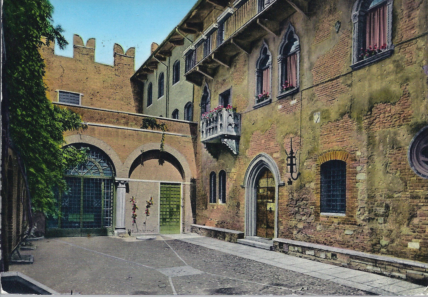 VERONA - CORTILE DELLA CASA DI GIULIETTA - IL BALCONE - V196