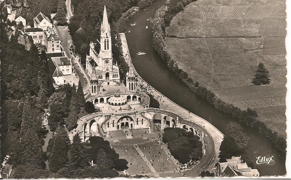 LOURDES - LA BASILICA - PANORAMA AEREO - V1963