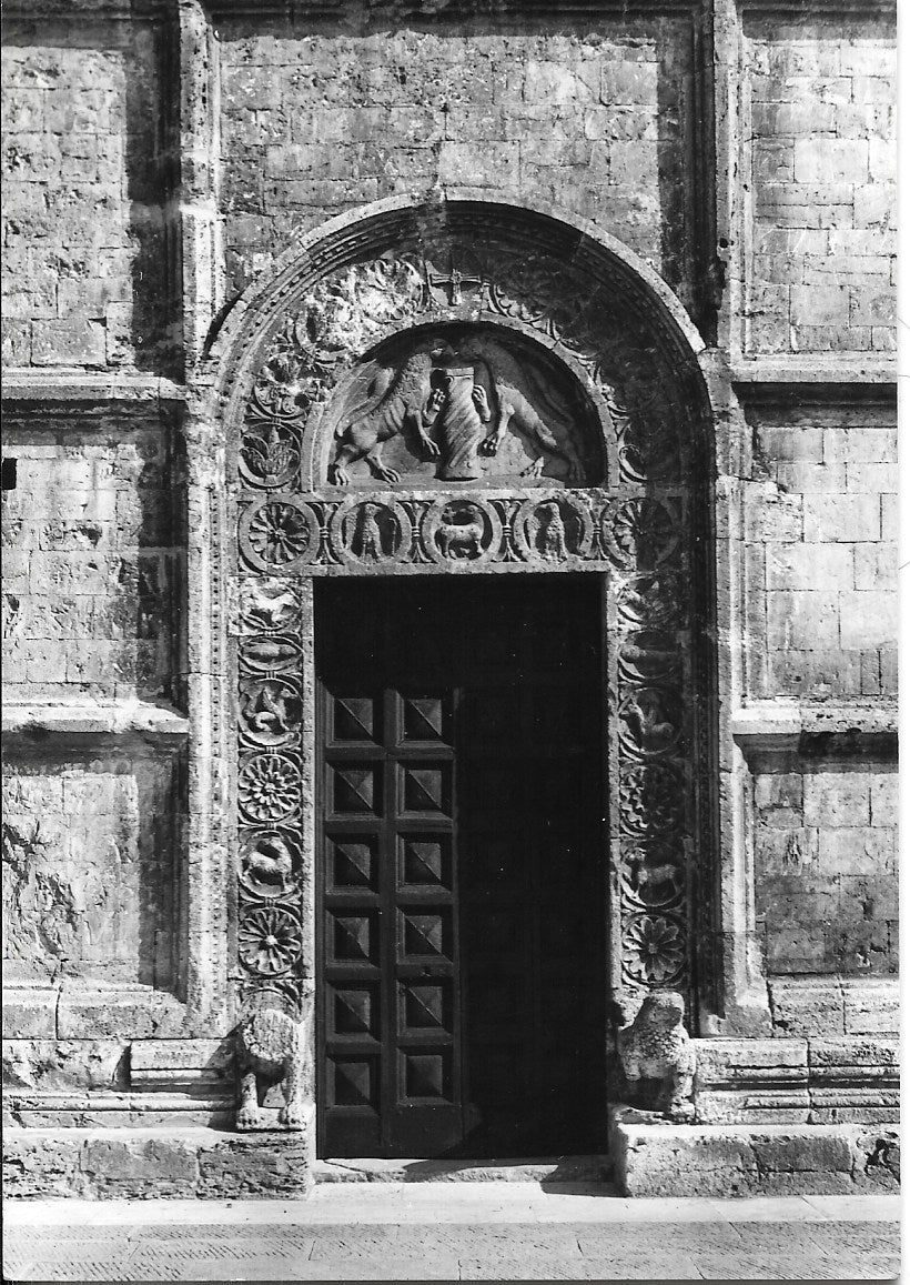 ASSISI - CATTEDRALE DI SAN RUFINO - PORTA LATERALE DESTRA DELLA FACCIATA - NV