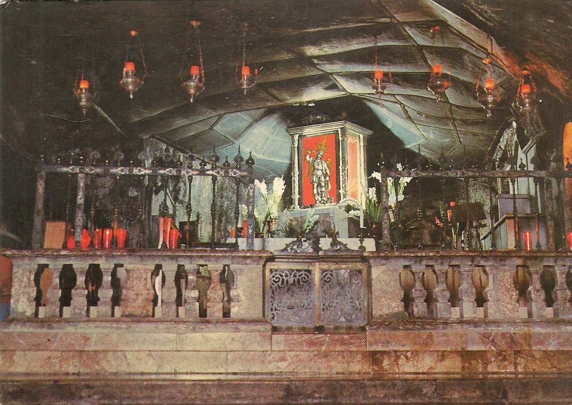 MONTE SANT'ANGELO - INTERNO DELLA GROTTA- V1979