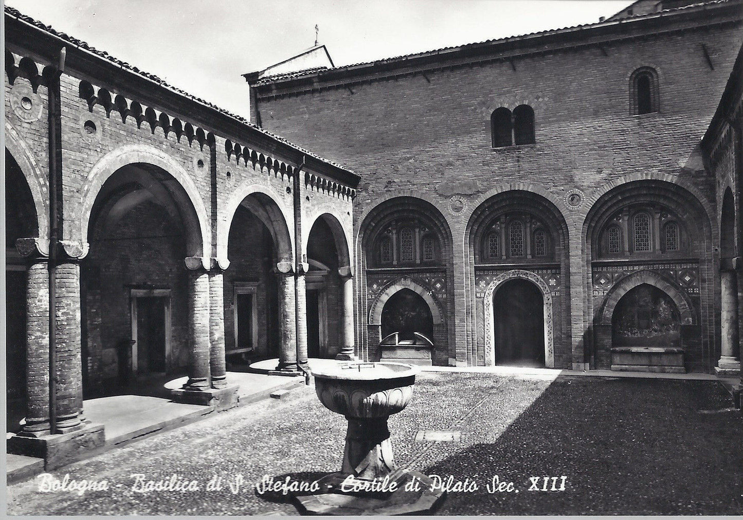 BOLOGNA - BASILICA DI S. STEFANO - CORTILE DI PILATO - NV