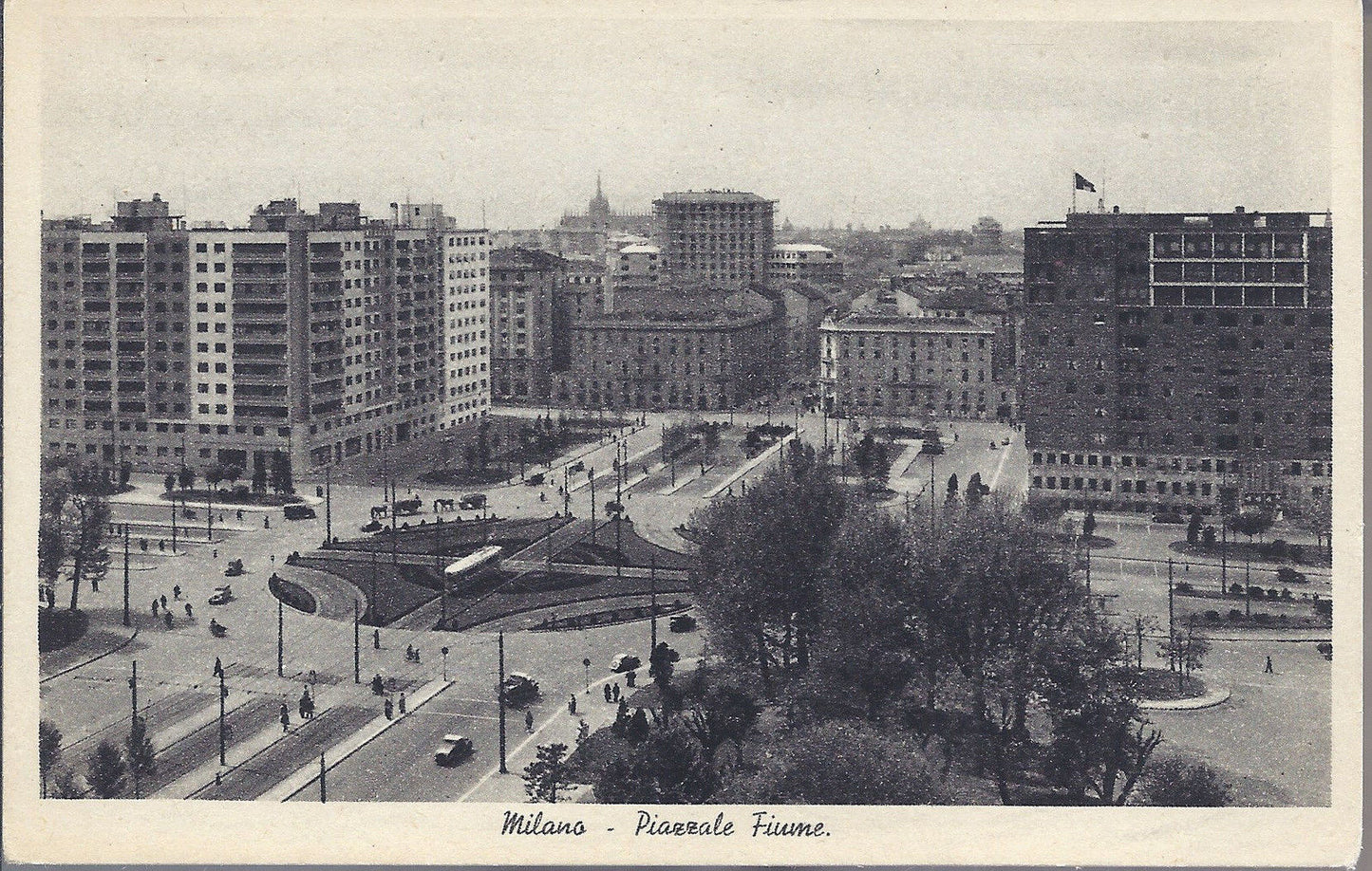 MILANO - PIAZZALE FIUME - NV - FP - animata