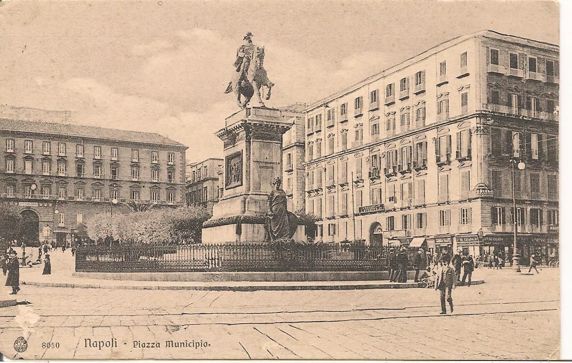 NAPOLI - PIAZZA MUNICIPIO - V