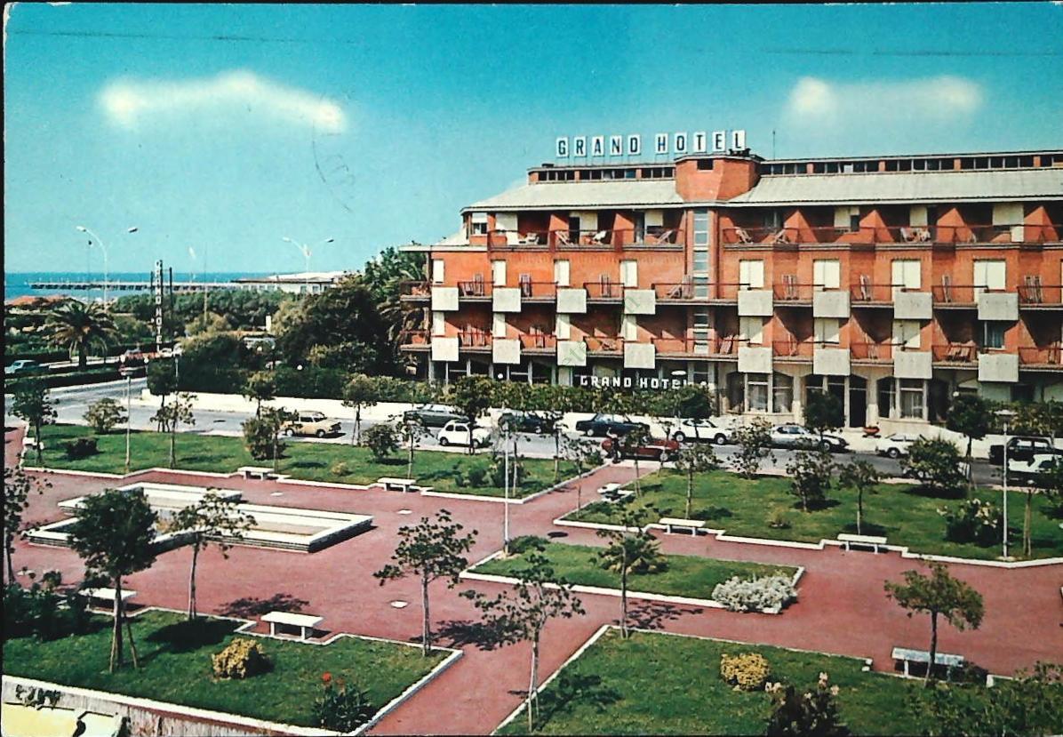 FORTE DEI MARMI - GIARDINI - V1985