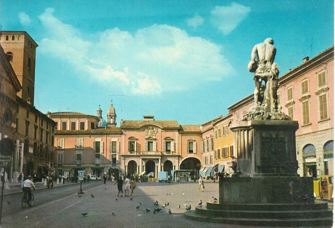 REGGIO EMILIA - CPIAZZA PRAMPOLINI E MUNICIPIO - NV