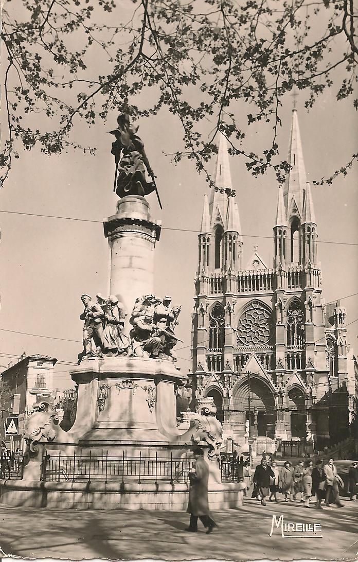 MARSEILLE - EGLISE SAINT-VINCENT-DE-PAUL ET LE MONUMENT AUX