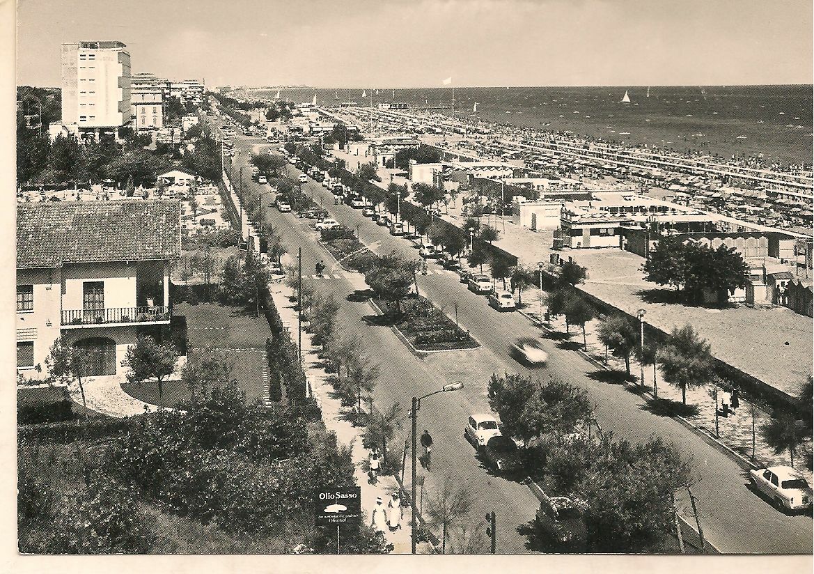 RICCIONE - PANORAMA DELLA SPIAGGIA - NV