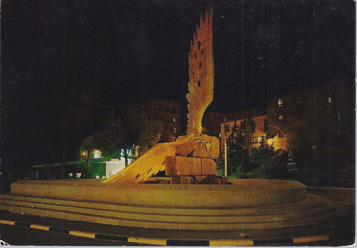 VITERBO - MONUMENTO AI PARACADUTISTI D'ITALIA - NOTTURN