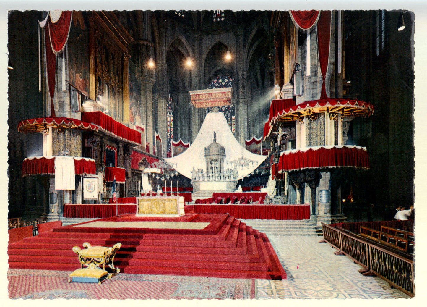 MILANO - IL DUOMO - INTERNO E ALTARE - NV