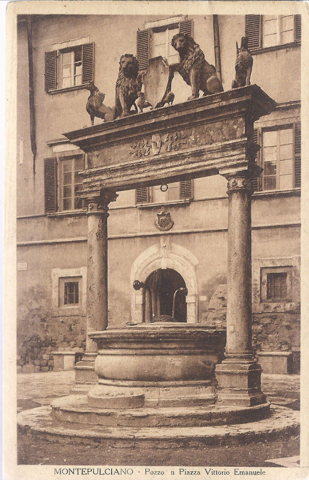 MONTEPULCIANO - POZZO IN PIAZZA VITTORIO EMANUELE - NV - FP