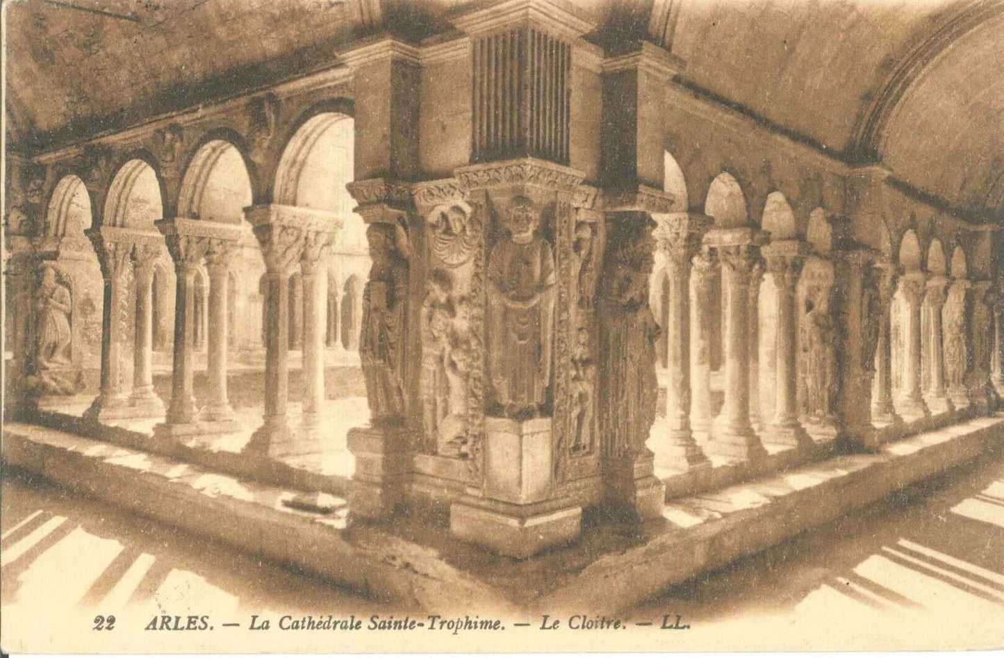 ARLES - LA CATHEDRALE SAINTE-TROPHIME-LE CLOITRE-V1921