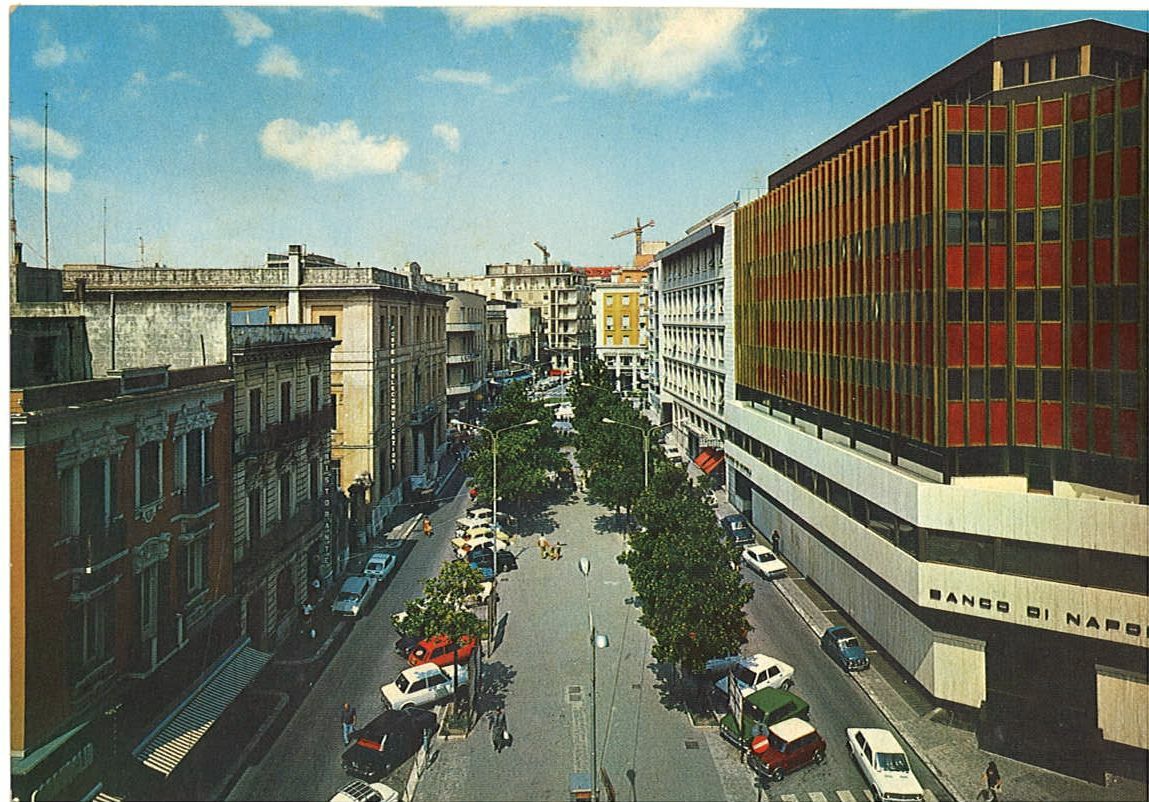 BRINDISI - BANCO DI NAPOLI E PIAZZA VITTORIA - NV
