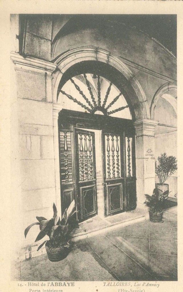 TALLOYRES - HOTEL DE L'ABBAYE - PORTE INTERIEURE - NV