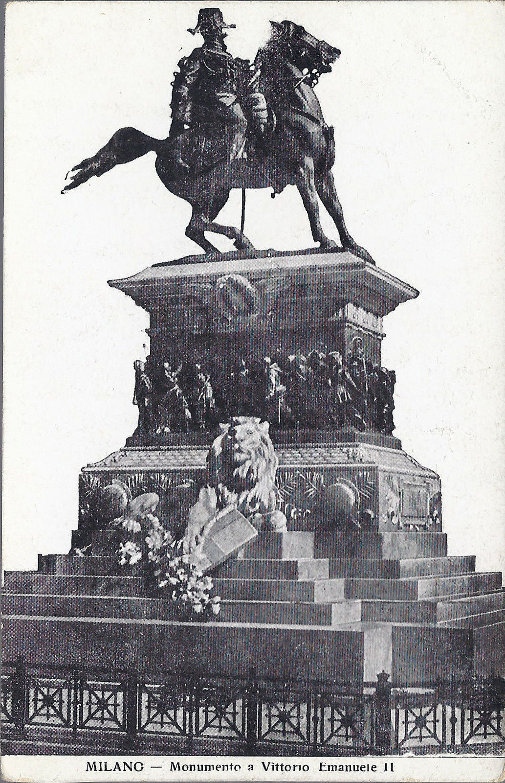 MILANO - MONUMENTO A VITTORIO EMANUELE II - NV