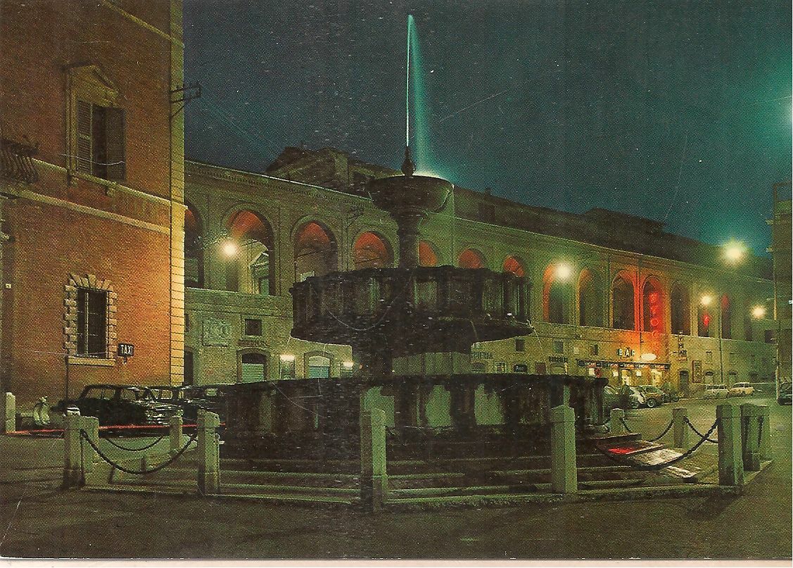 FABRIANO - PIAZZA DEL COMUNE - NOTTURNO - NV
