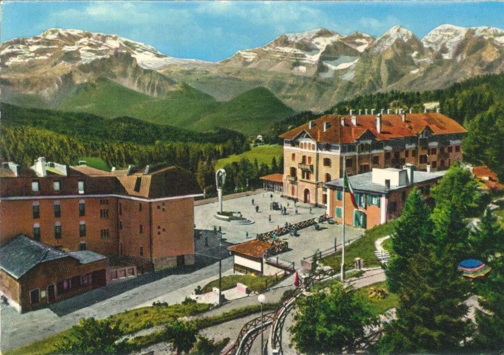 PASSO DELLA MENDOLA -I GRANDI ALBERGHI COL GRUPPO DI BRENTA