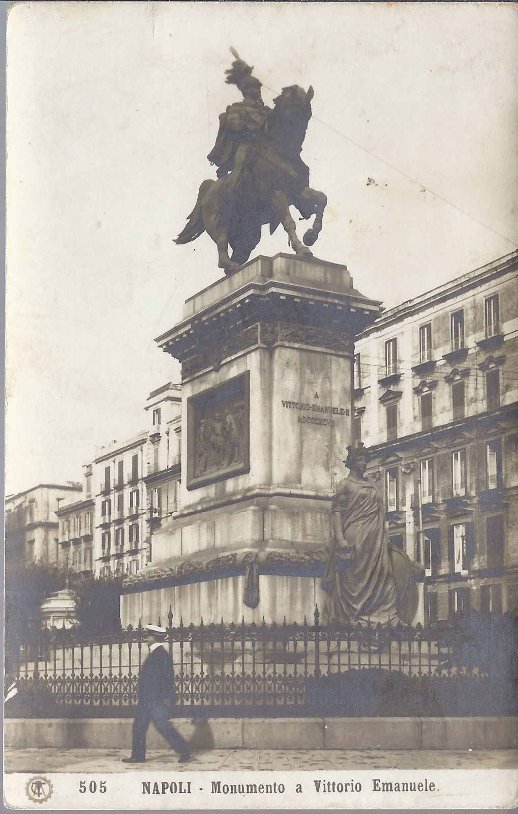 NAPOLI - MONUMENTO A VITTORIO EMANUELE - NV - FP