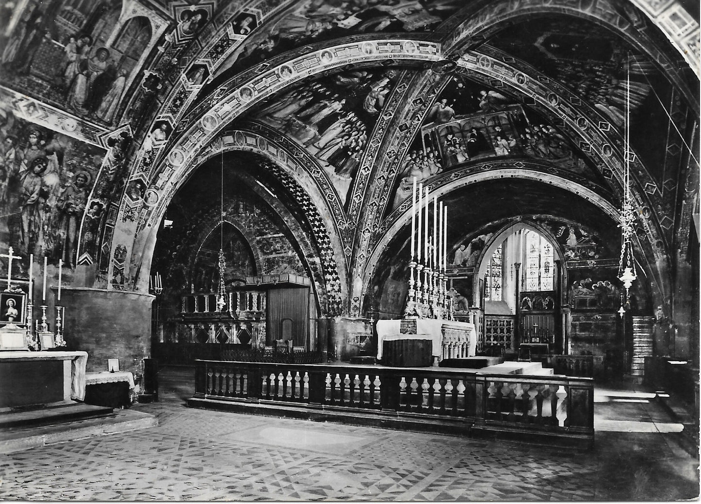 ASSISI - BASILICA INFERIORE DI S. FRANCESCO - CROCIERA E ALTARE MAGGIORE - NV