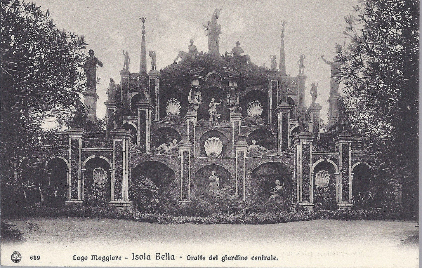 ISOLA BELLA - LAGO MAGGIORE - GROTTE DEL GIARDINO CENTRALE -