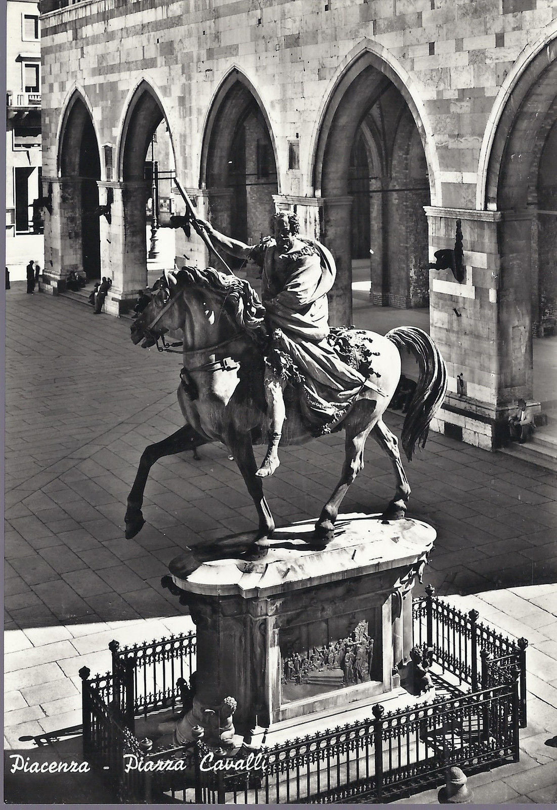 PIACENZA - PIAZZA CAVALLI = NV - FG
