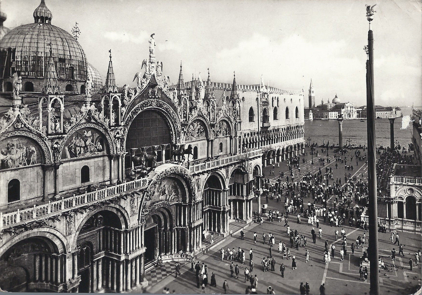VENEZIA - BASILICA E PIAZZETTA S. MARCO - V1960