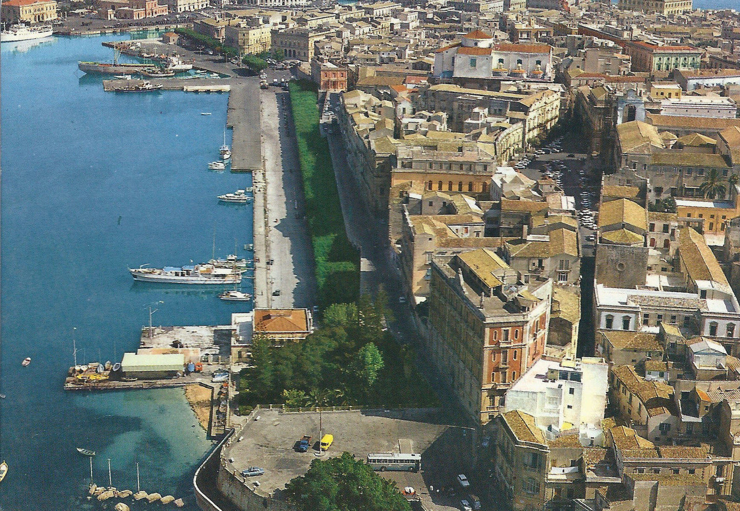 SIRACUSA - DALL'AEREO - PASSEGGIATA ARETUSA E ZONA DELL