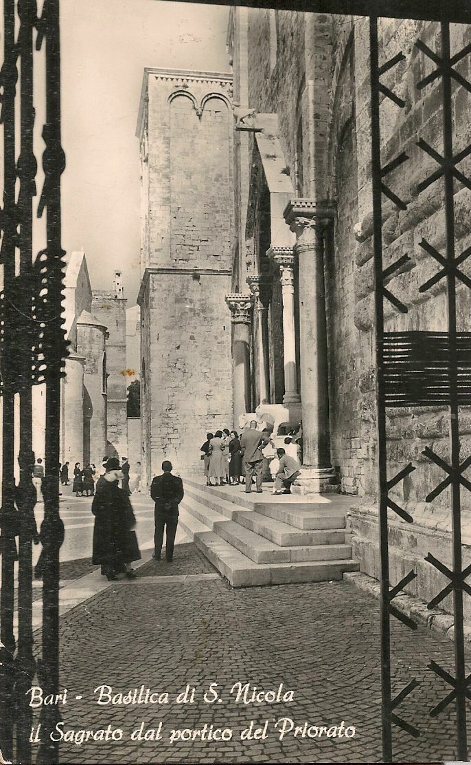 BARI - SAN NICOLA - IL SAGRATO DAL PORTICO DEL PRIORATO - NV
