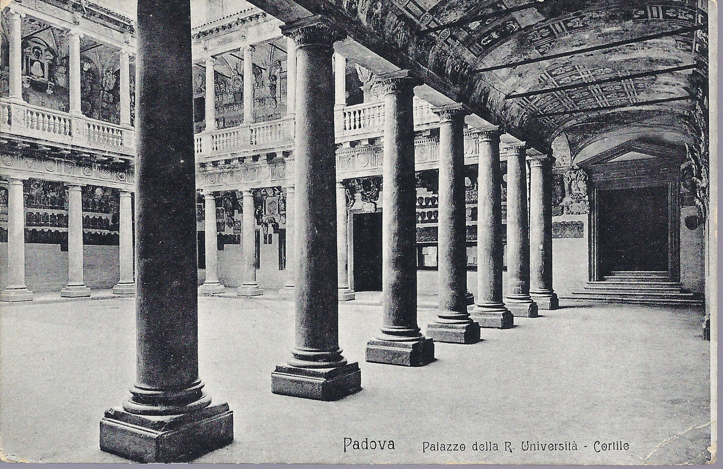 PADOVA - PALAZZO DELLA R. UNIVERSITA' - CORTILE - V 192