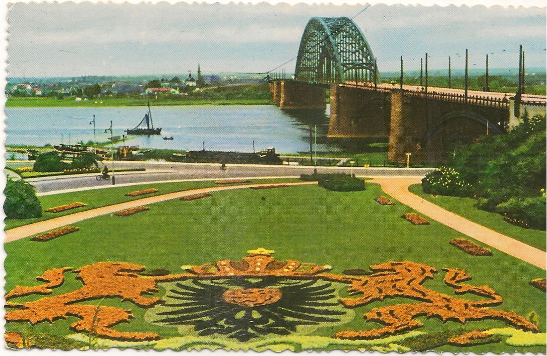 NIJMEGEN - NEDERLAND - WAALBRUG MET BLOEMENTAPIJT - NV