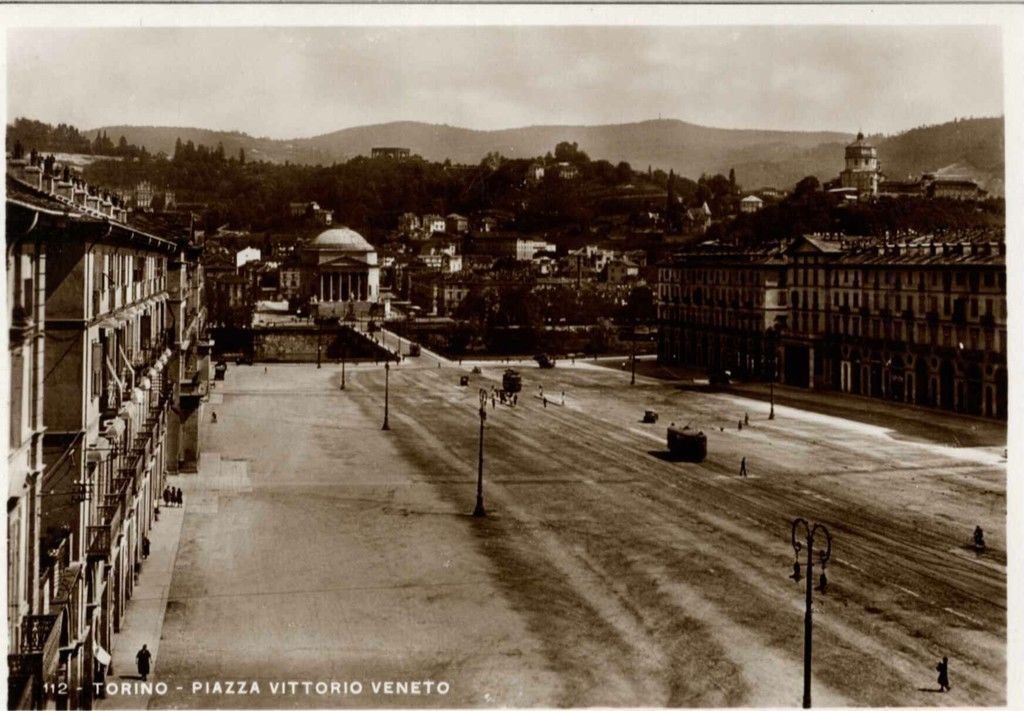 TORINO - PIAZZA VITTORIO VENETO - TRAM