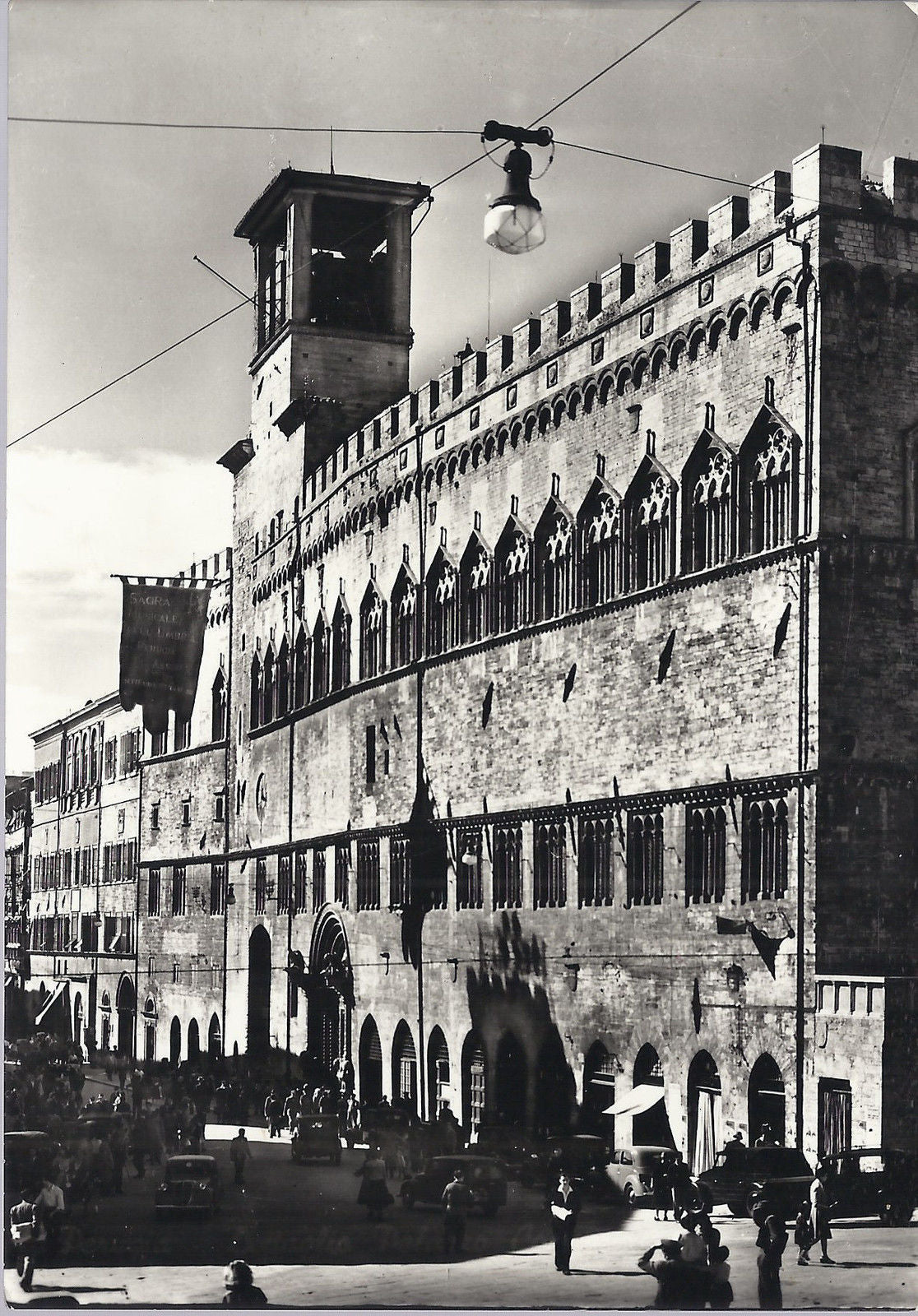 PERUGIA - PALAZZO COMUNALE - NV - FG - animata