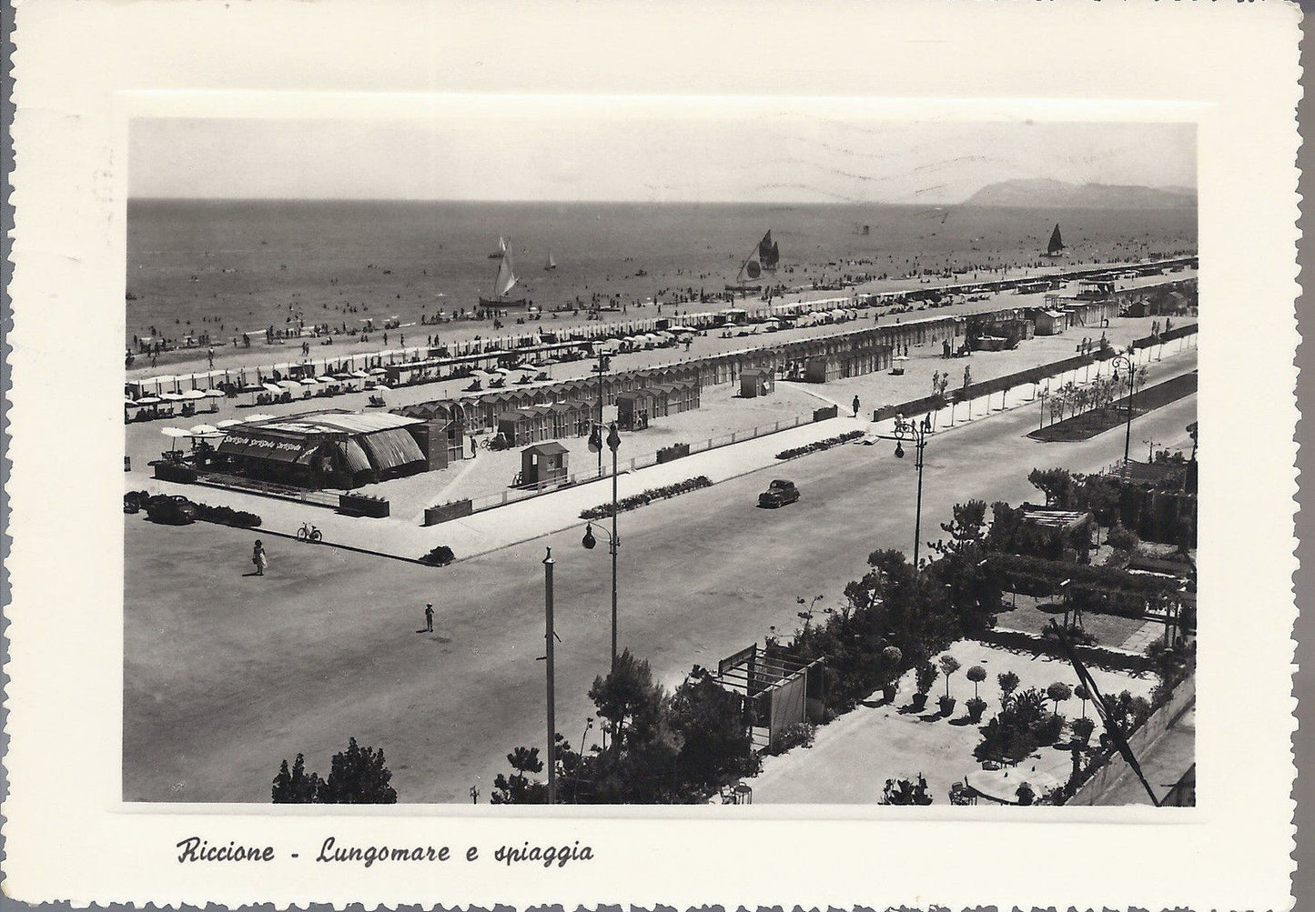 RICCIONE - LUNGOMARE E SPIAGGIA - V 1951 - FG