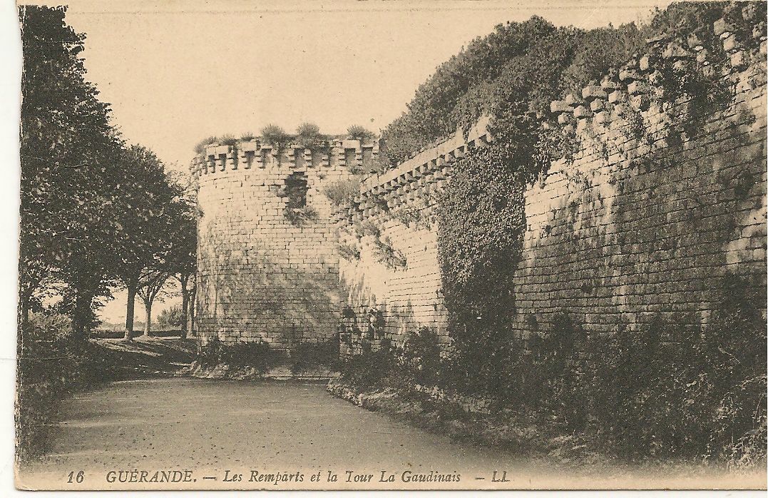 GUERANDE - LES REMPARTS ET LA TOUR LA GQAUDINAIS - NV