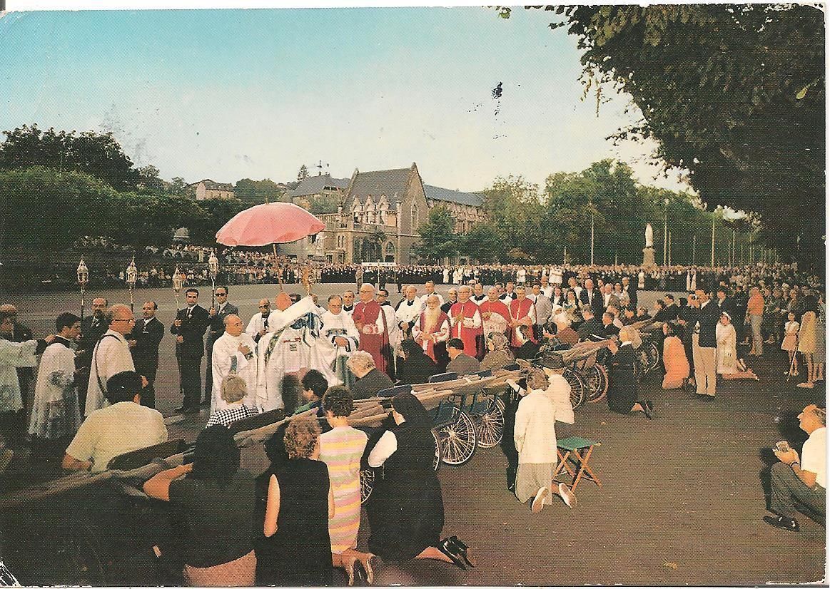 LOURDES - LA BENEDIZIONE DEGLI AMMALATI - V1972