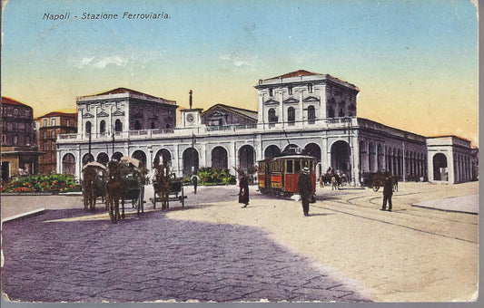 NAPOLI - STAZIONE FERROVIARIA - V 1931 - FP - animata Tram e
