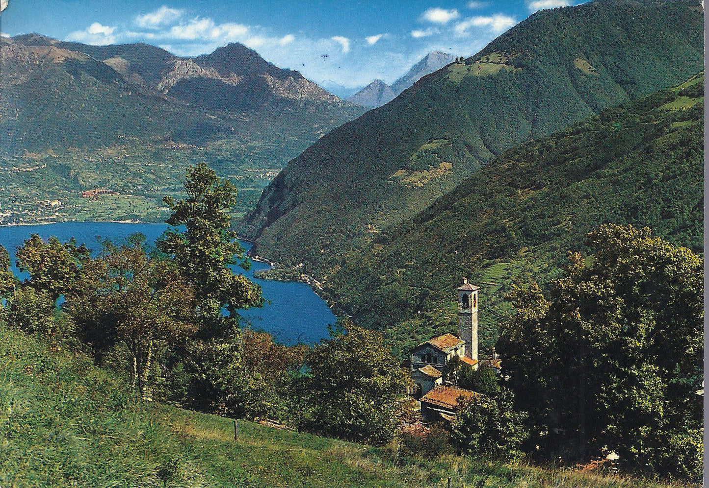 VALLE D'INTELVI - SALUTI - SULLO SFONDO IL LAGO DI LUGA