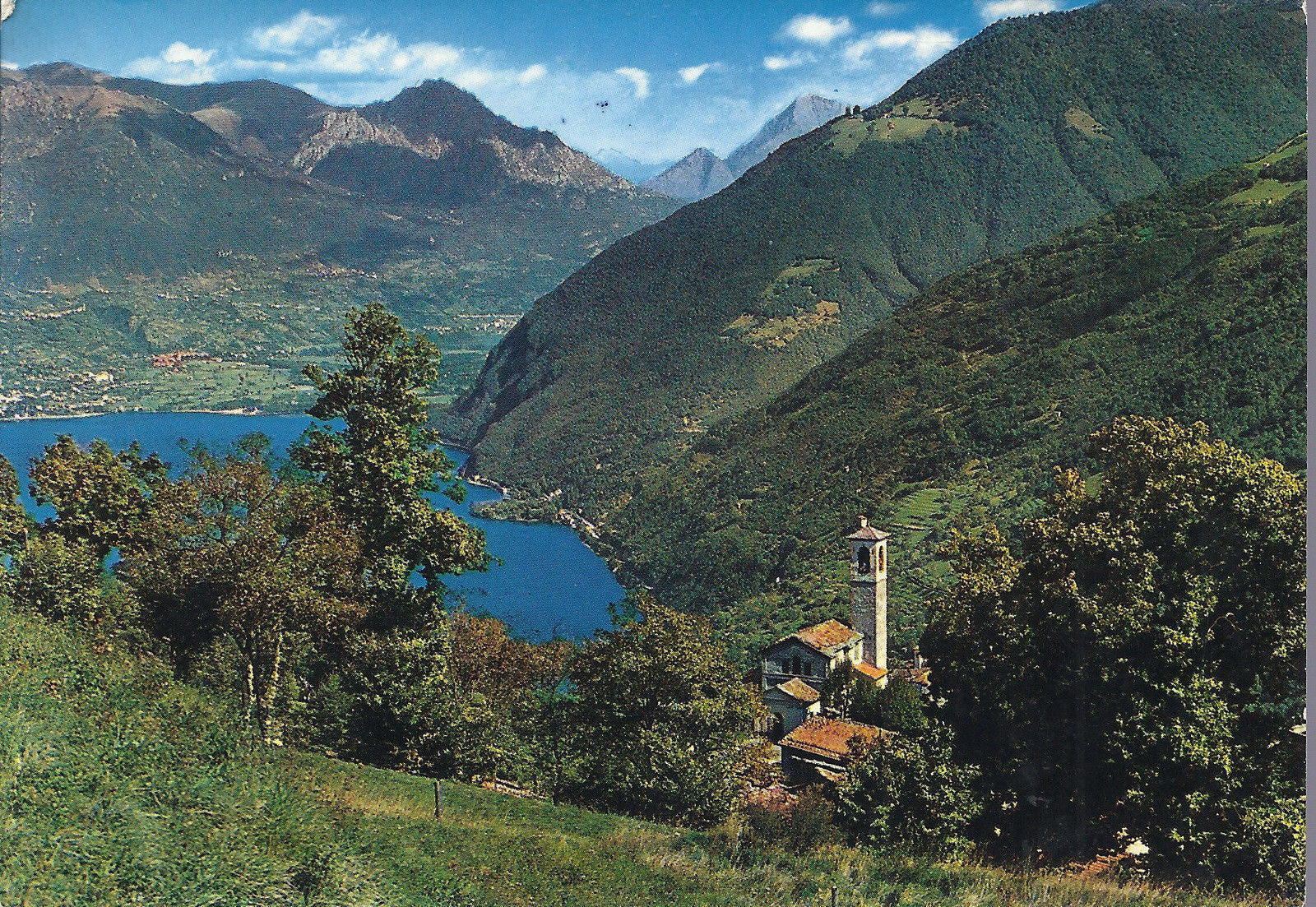 VALLE D'INTELVI - SALUTI - SULLO SFONDO IL LAGO DI LUGA