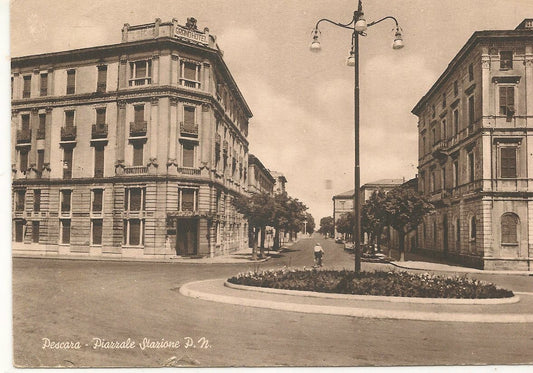 PESCARA - PIAZZALE STAZIONE - V1957