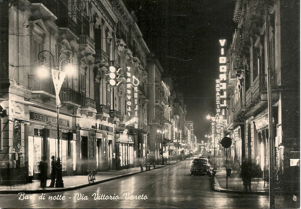BARI - VIA VITTORIO VENETO DI NOTTE - NV