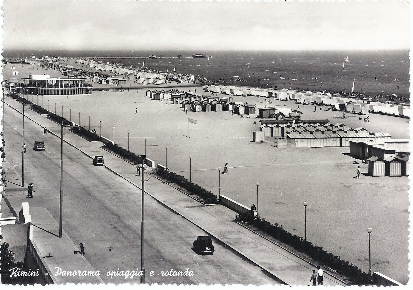 RIMINI - PANORAMA SPIAGGIA E ROTONDA - V 1955 - FG