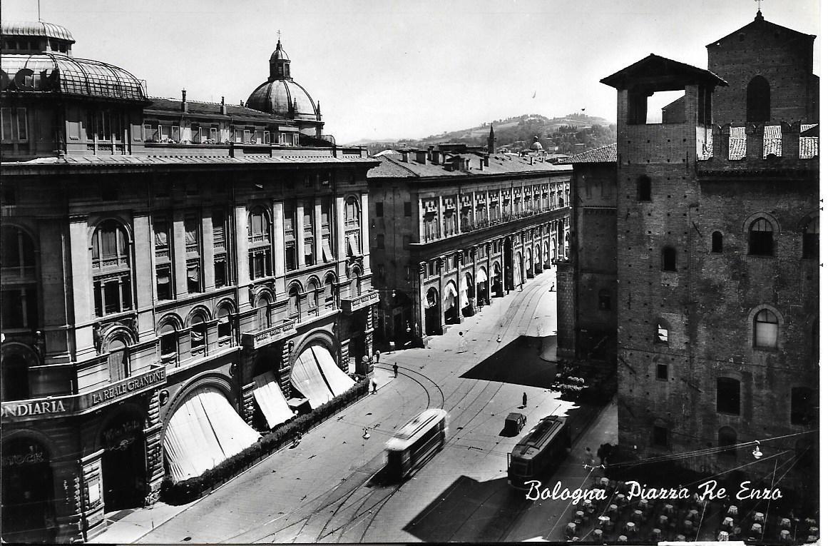 BOLOGNA - PIAZZA RE ENZO - V1955