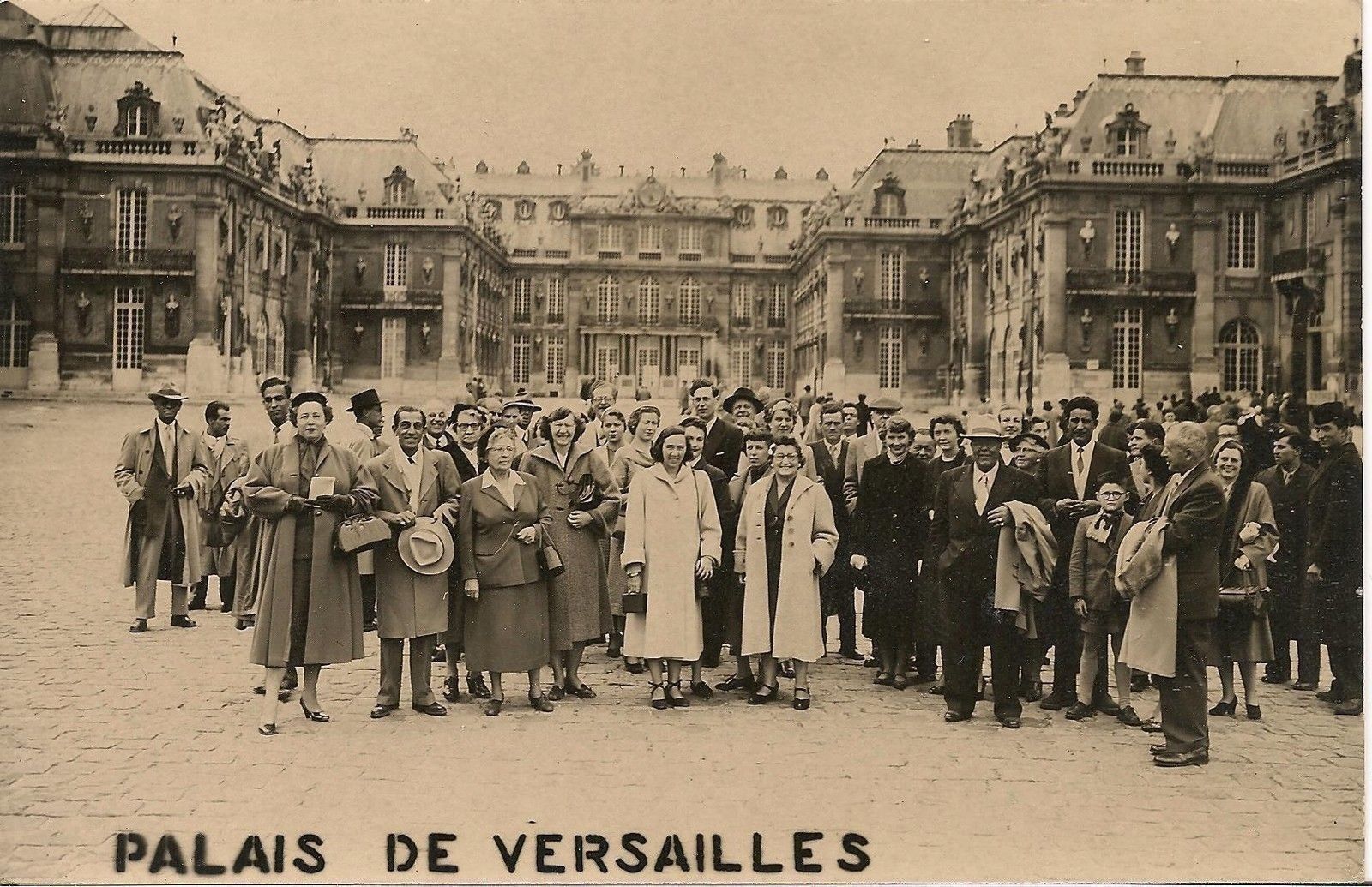 PALAIS DE VERSAILLES - VUE DU GROUPE - NV