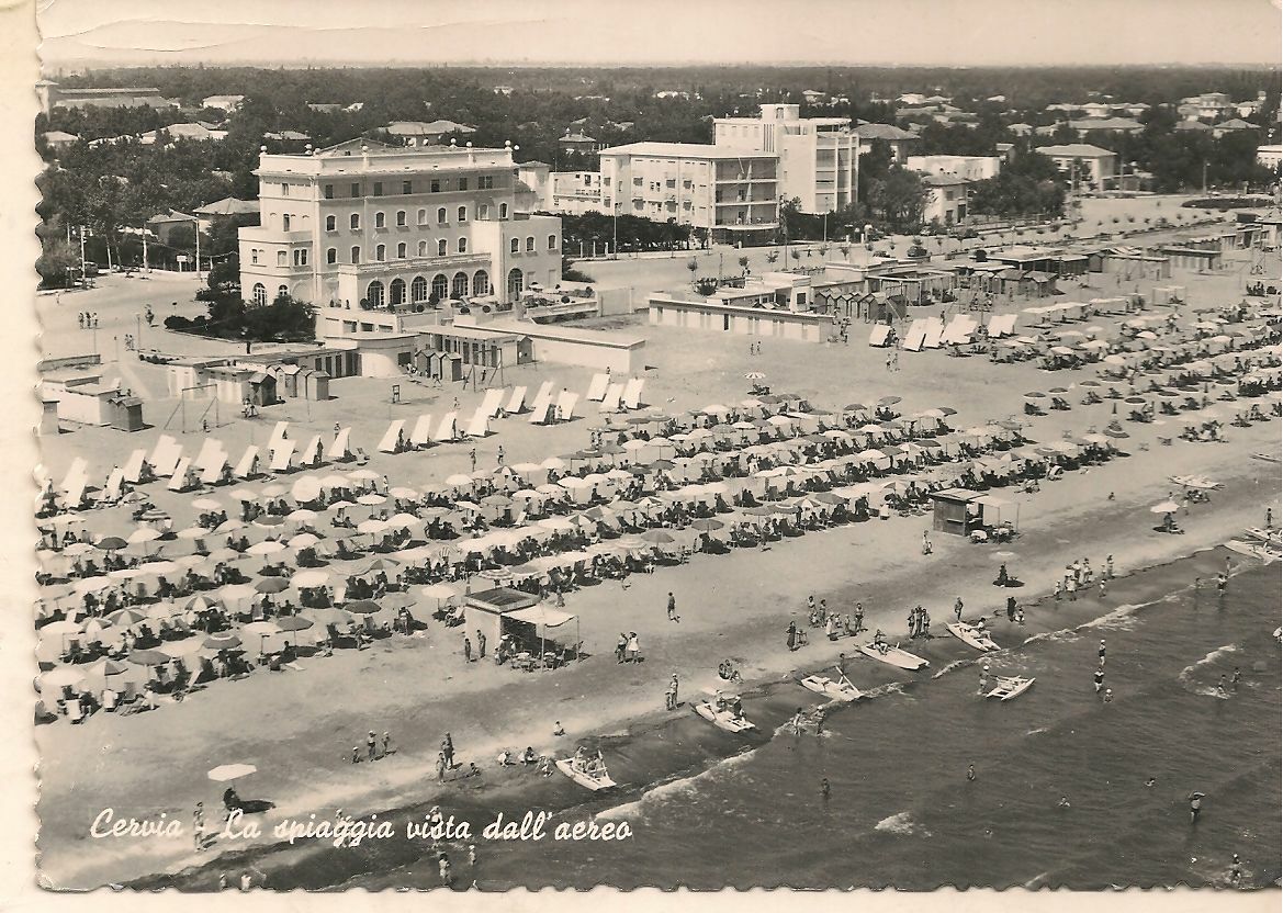 CERVIA - LA SPIAGGIA VISTA DALL'AEREO - V1957