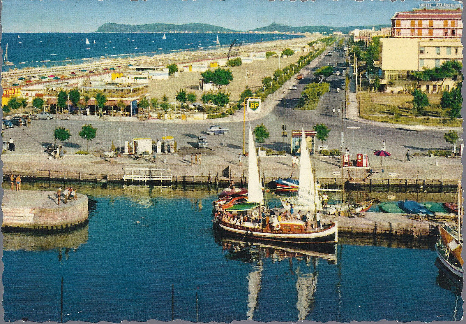 RICCIONE - LUNGOMARE E SPIAGGIA - V 1960 - FG