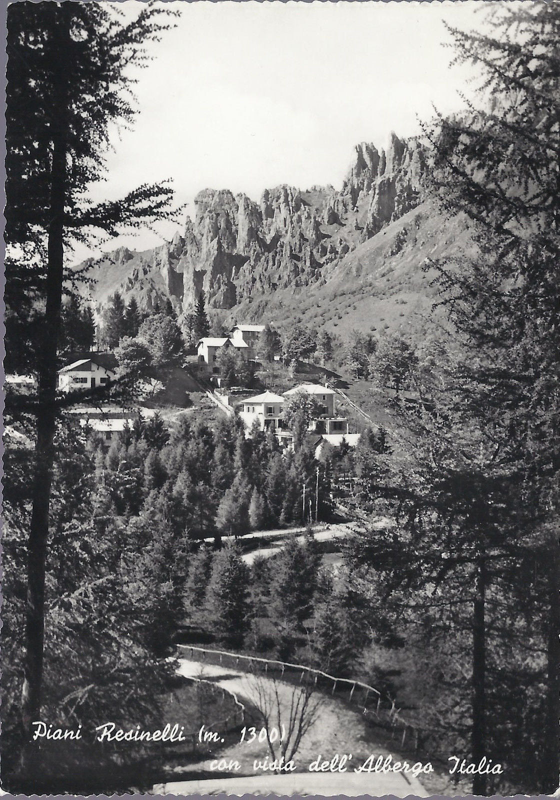 PIANI RESINELLI CON VISTA DELL'ALBERGO ITALIA - V 1955