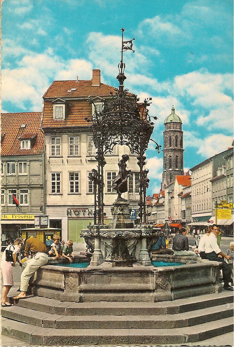GOTTINGEN - GANSELIESEL BRUNNEN MIT TURN DER JACOBIKIRCHE - NV
