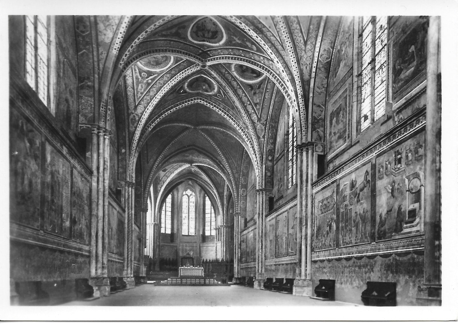 ASSISI - BASILICA SUPERIORE DI S. FRANCESCO -L' INTERNO - NV